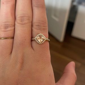 Beautiful gold ring. Middle stone is slightly orange. Slightly 7